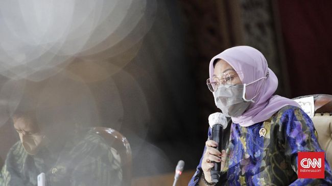 Menaker Ida Fauziyah menyebut pencairan manfaat JHT di usia 56 tahun dalam Permenaker 2/2022 sebagai bentuk sayang pemerintah terhadap pekerja.