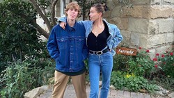 Foto Mesra Justin Bieber & Hailey Baldwin di Atas Ranjang