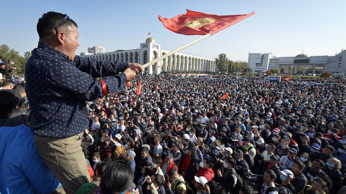 FOTO: Kerusuhan Pasca Pemilu Kyrgyzstan