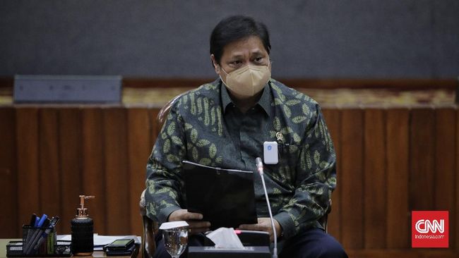 Ketua KPC-PEN Airlangga Hartarto mengatakan perpanjangan PPKM Jawa-Bali dilakukan usai evaluasi penerapan PPKM sejak 11 Januari.