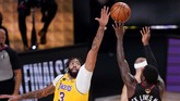 FOTO: Lakers Selangkah Lagi Juara NBA Los Angeles Lakers selangkah lagi juara NBA 2020 setelah memimpin 3-1 atas Miami Heat. Berikut foto pilihan laga game keempat.