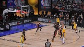 FOTO: Lakers Selangkah Lagi Juara NBA Los Angeles Lakers selangkah lagi juara NBA 2020 setelah memimpin 3-1 atas Miami Heat. Berikut foto pilihan laga game keempat.
