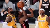 FOTO: Lakers Selangkah Lagi Juara NBA Los Angeles Lakers selangkah lagi juara NBA 2020 setelah memimpin 3-1 atas Miami Heat. Berikut foto pilihan laga game keempat.
