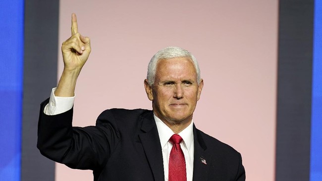 Wakil Presiden Amerika Serikat Mike Pence dan istri akan disuntik vaksin corona pada Jumat (18/12) di hadapan publik.