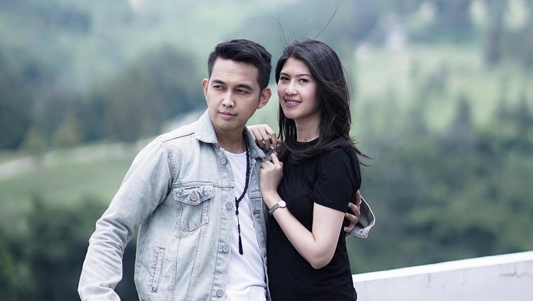Naga Ada Band Naga Ada Band dan istrinya