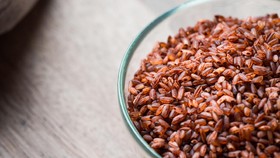 Populer dalam Diet, Apa Saja Efek Makan Nasi Merah Setiap Hari?