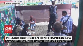 VIDEO: Pelajar Ikut-ikutan Demo Omnibus Law