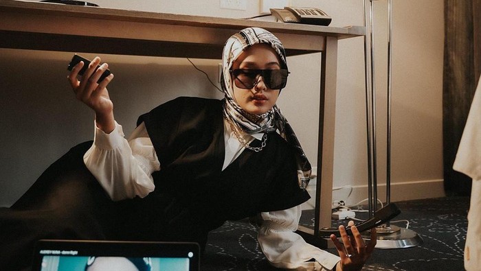 Pakai Properti Foto Seadanya, Ana Octarina Tampil Keren Saat Karantina di Sydney!