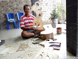 Cerita Pria di Lamongan yang Terus Bikin Wayang Kulit Karena Cinta