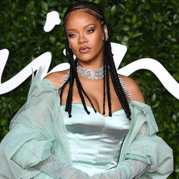 Raup Profit Rp8,8 Triliun, Rihanna Jadi Wanita Terkaya Versi Forbes