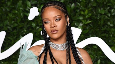 Raup Profit Rp8,8 Triliun, Rihanna Jadi Wanita Terkaya Versi Forbes