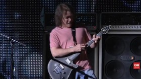 VIDEO: Dewa Gitar Eddie Van Halen Tutup Usia