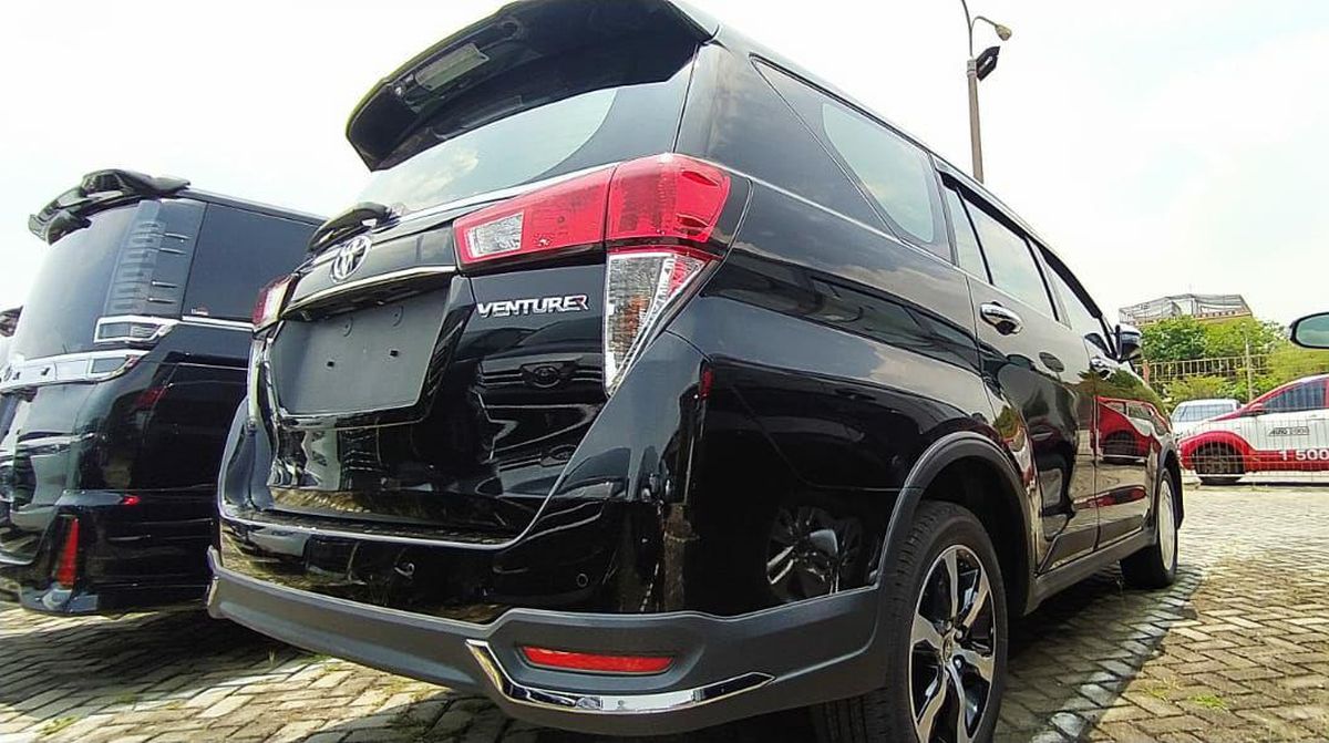 Viral Pencurian Ban Mobil Innova Saat Parkir di Bandara Ngurah Rai