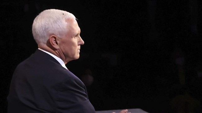 Netizen beri komentar usil soal lalat yang hinggap di kepala Wapres Mike Pence saat debat cawapres AS berlangsung hari ini.