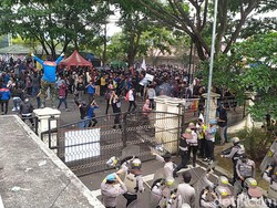 Dipicu Perusakan Mobil Polisi, Demo Omnibus Law di Cianjur Ricuh