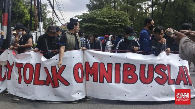 Polresta Yogyakarta menyatakan tidak ada mahasiswa dari 4 tersangka kericuhan dalam demonstrasi menolak Omnibus Law UU Ciptaker.