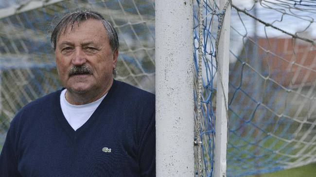 Legenda timnas Ceko yang dikenal dengan tendangan penalti cungkil, Antonin Panenka, dalam kondisi kritis setelah dikabarkan terjangkit Covid-19.