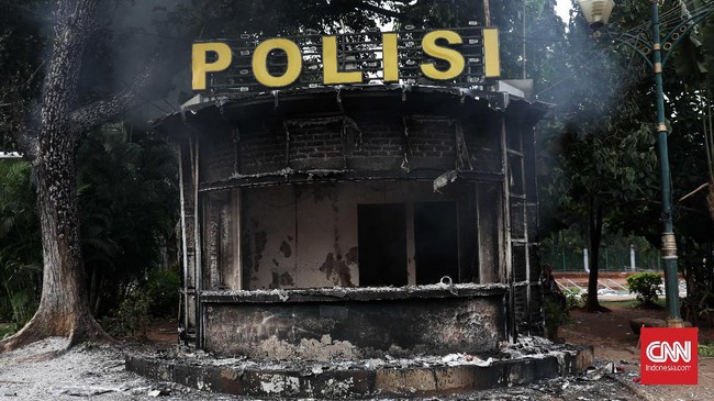 Pos polisi di Jalan Pinang Baris, Kota Medan, ludes terbakar. Polisi menduga pos tersebut dibakar oleh orang dengan gangguan jiwa (ODGJ).