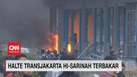 VIDEO: Dampak Aksi, Halte TransJ HI-Sarinah Dibakar Massa