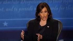 Harris saat Diinterupsi Pence: Saya Sedang Bicara!
