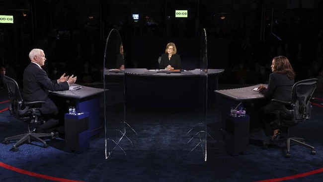 Mike Pence dan Kamala Harris memperdebatkan pencalonan Amy Coney Barrett sebagai hakim agung dalam debat cawapres AS, Rabu (7/10).