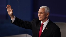 Pence Tak Respons soal Komitmen Trump Tolak Transfer Damai