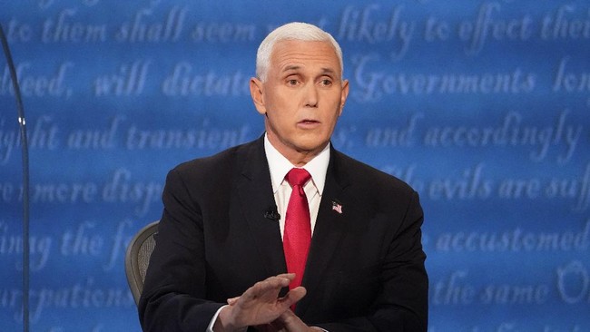 Mike Pence menolak menyatakan bahwa krisis iklim merupakan sebuah ancaman nyata bagi Amerika Serikat.