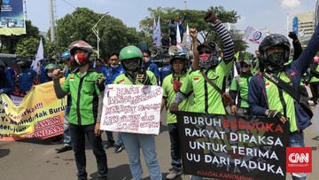 Buruh yang menggelar demonstrasi di kawasan Senayan, Jakarta Pusat sepakat untuk tidak memilih partai politik pendukung Omnibus Law Ciptaker.