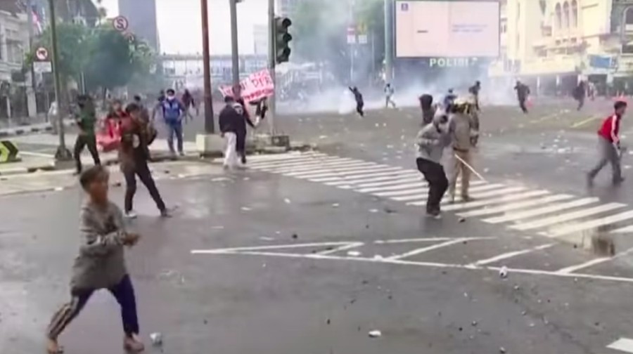 Demo Omnibus Law di Jakarta ricuh