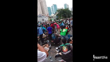 Salut! Para Ojol Bantu Korban Demo Tolak UU Cipta Kerja di Olimo