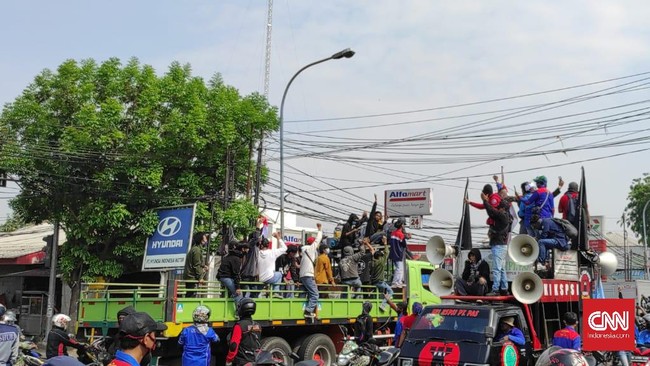 Sebanyak 12 buruh yang mengikuti demo Omnibus Law di Tangerang reaktif Covid-19 usai rapid test meksi tanpa gejala.