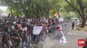 Demo Tolak Omnibus Law di Medan Ricuh, Polwan Terluka