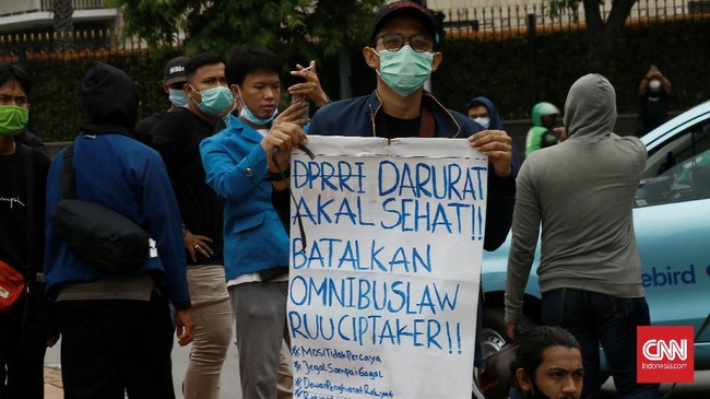 KSPI menyatakan ada cara konstitusional lain yang bisa ditempuh untuk membatalkan UU Cipta Kerja selain menggugatnya ke MK. 