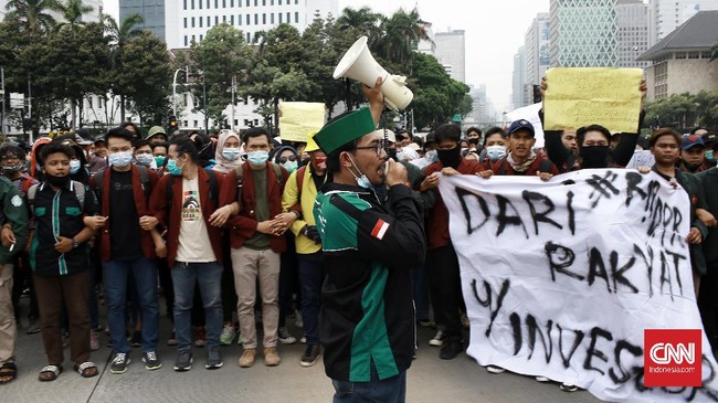 Imbauan Kemendikbud tak menjadi penghalang bagi para mahasiswa untuk tetap melakukan aksi demonstrasi menolak Omnibus Law UU Cipta Kerja.