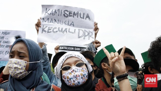 Kemendikbud kembali mendorong mahasiswa mengekspresikan penolakannya lewat jalur akademik. Keunggulan kampus disebut terletak pada kekuatan intelektualnya.