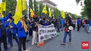 Kecewa dengan Respons Jokowi, Mahasiswa Ancam Aksi Lagi BEM SI mengancam akan menggelar aksi unjuk rasa tolak Omnibus Law Cipta Kerja karena kecewa dengan respons Jokowi.