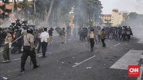 Polisi Bantah Tangkap Relawan Medis Demo Omnibus Law Surabaya