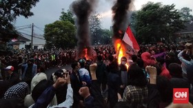 Bentrok Aparat dan Pedemo Omnibus Law di Penjuru Daerah