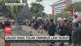 VIDEO: Demo Tolak Omnibus Law Rusuh di Sejumlah Daerah