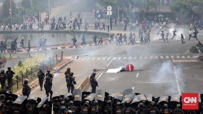 kontras-jokowi-wajarkan-tindakan-represif-aparat-saat-demo