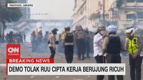 VIDEO: Situasi Terkini Demo Tolak RUU Ciptaker di Harmoni