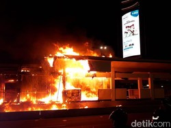 Imbas Demo Rusuh, 11 Halte TransJakarta Rusak Total dan Kerugian Rp 25 M