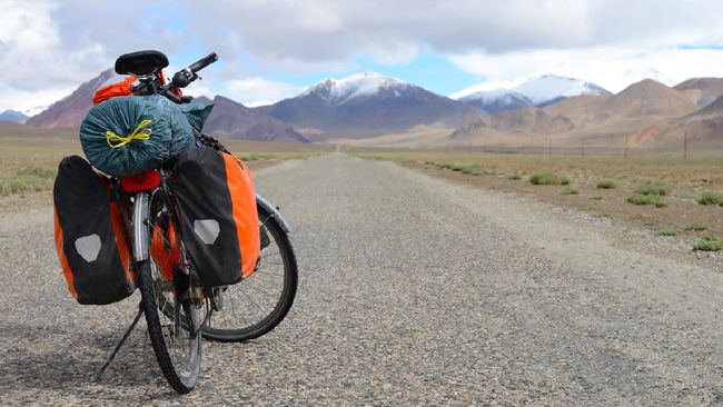 Pemula yang hendak bikepacking sebaiknya tak melakukannya sendirian serta tak memilih medan yang terjal atau yang ditempuh lebih dari 24 jam.