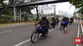 Polisi Siaga di Istana Berbekal Senapan Lontar Gas Air Mata