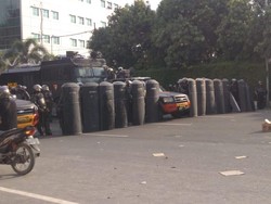 14 Polisi Terluka Saat Amankan Demo Ricuh di DPRD Sumut