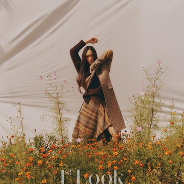 Krystal Jung Resmi Tanda Tangan Kontrak dengan Agensi Baru