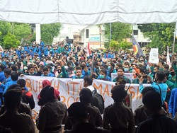 Demo Tolak Omnibus Law, Mahasiswa Desak Anggota DPR Dapil Aceh Minta Maaf