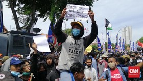 Pelajar Ikut Demo Tolak UU Ciptaker Bersama Buruh & Mahasiswa