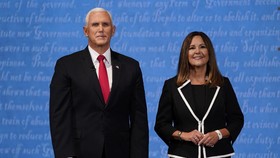 Langgar Protokol, Istri Pence Lepas Masker di Akhir Debat