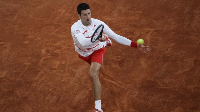 Petenis Novak Djokovic dan Serena Williams berhasil melangkah ke babak semifinal Australia Open pada Selasa (16/2).